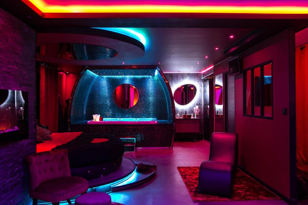 L&rsquo;Insolite Spa Privatif  »Suite Luxueuse-Jacuzzi » — love room à Toulouse