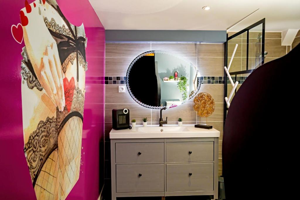 SUITE PLAYROOM Love Hotel Toulouse — love room à Toulouse