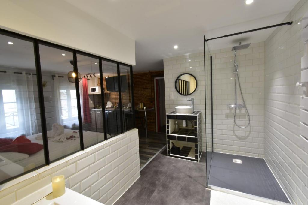 Appartement jacuzzi privatif : Urban Love — love room à Verneuil d
