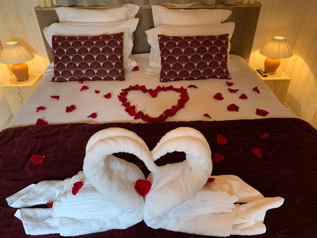 Cabane Château dans les arbres avec spa privatif- Messilhac — love room à Vieille-Brioude