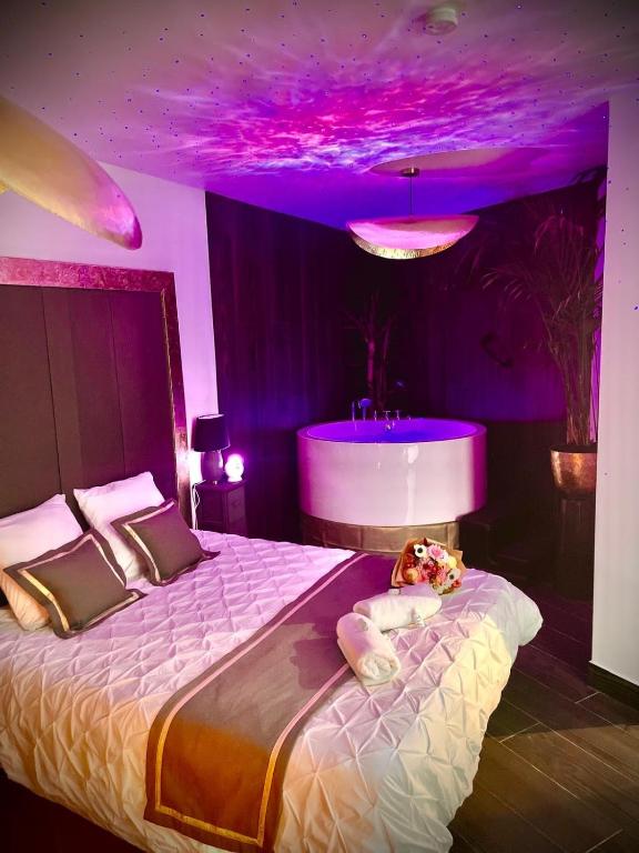 Love room L Emeraude des marais loveroom Bourges à Bourges