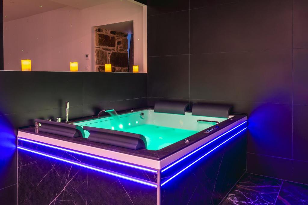 Travel Proud La Parenthèse Sensuelle – love room — love room à Brest