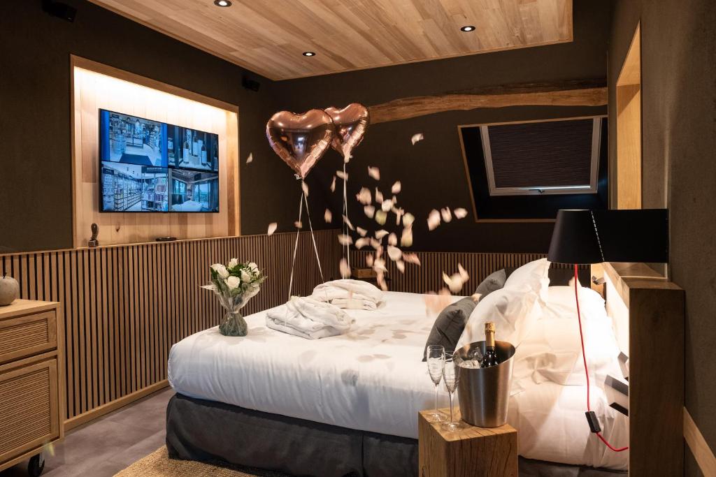 Le Studio des Prés Verts Suite Design avec Jacuzzi Privatif — love room à Jouey