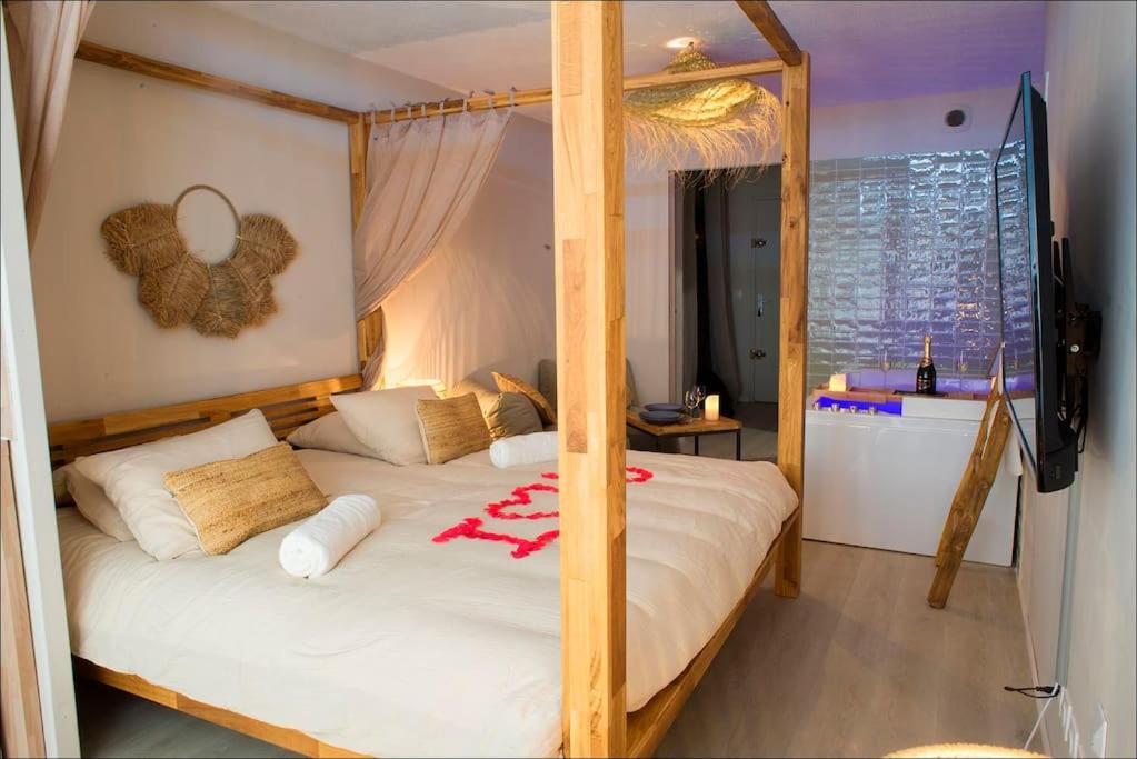 Love&Spa — love room à Le Grau-du-Roi