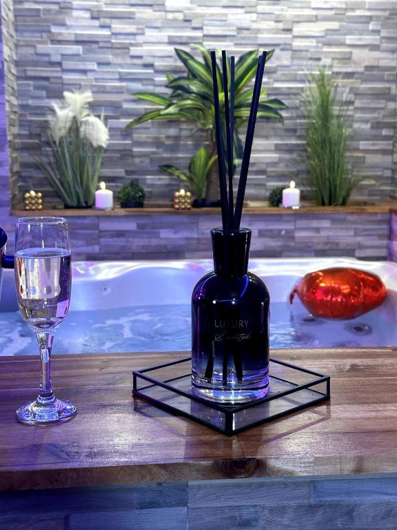 Love room Suite avec Jacuzzi Privatif-Golden Jacuzzi à Léguevin