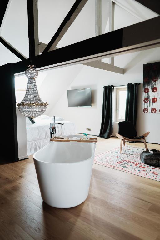 Une love room romantique avec jacuzzi pour couple à Limoges (Haute-Vienne)