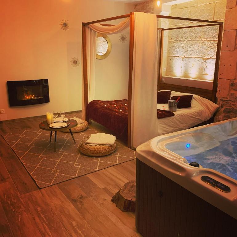 Suite de caractère avec Jacuzzi — love room à Milhaud
