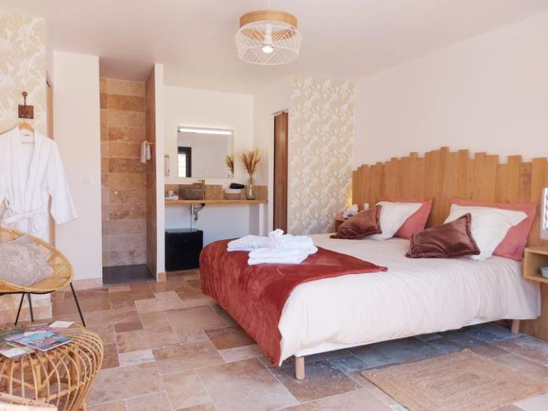 Love room Le Clos de la Montignoise – Chambres d’Hôtes avec SPA PRIVATIF à Montigny-le-Chartif