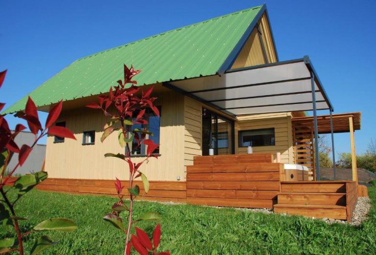 Chalet de charme climatisé, son Jacuzzi – SPA privatif et la piscine de la Maison Bleue du Gers