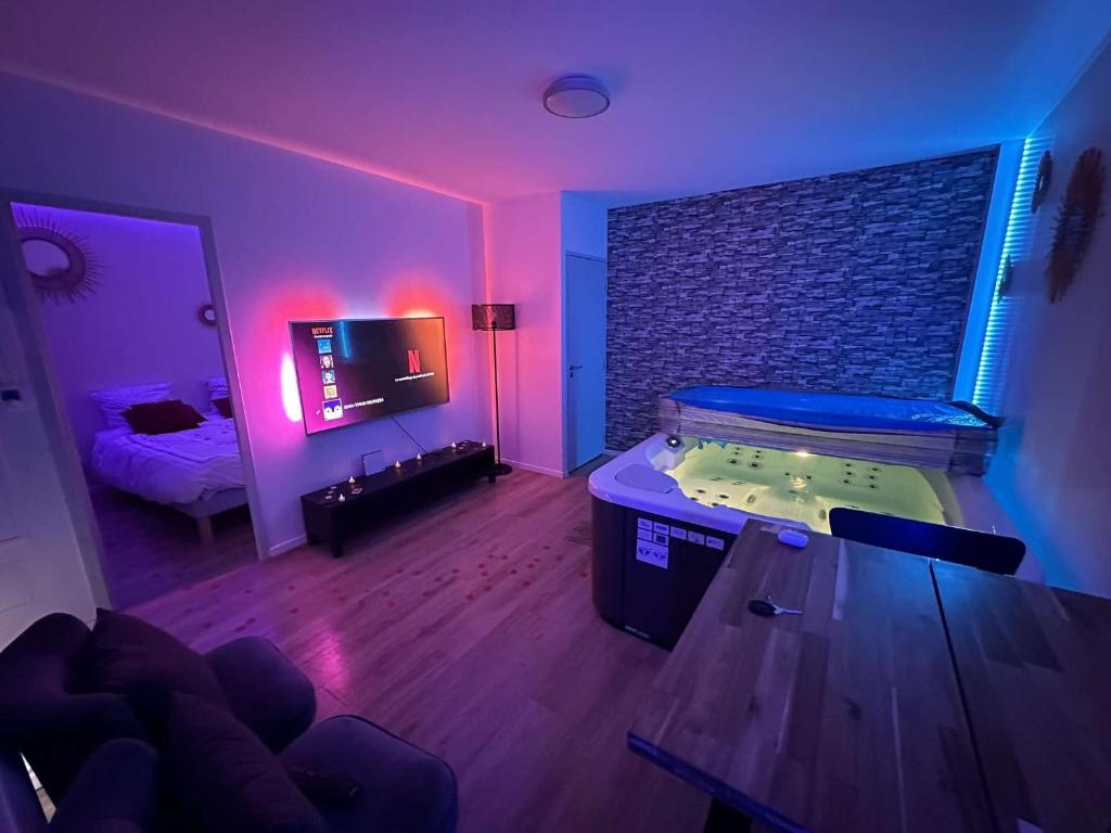 Priv8Spa New Love Room Jacuzzi Privée — love room à Toulouse