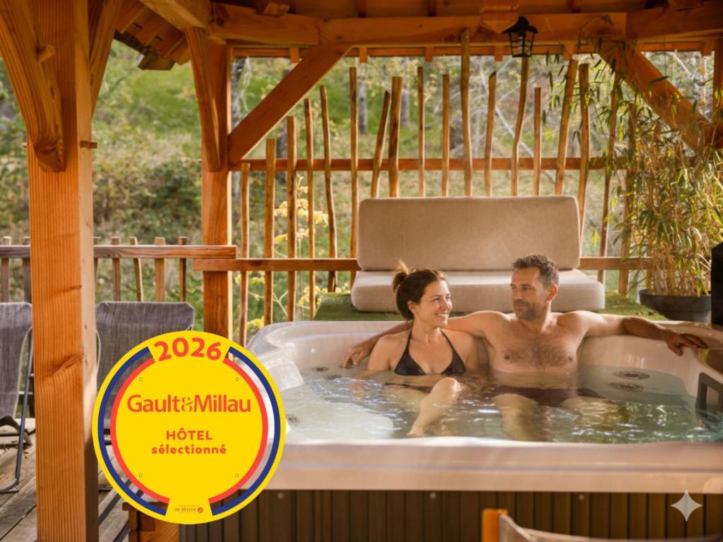 Une love room romantique avec jacuzzi pour couple à Vieille-Brioude (Haute-Loire)