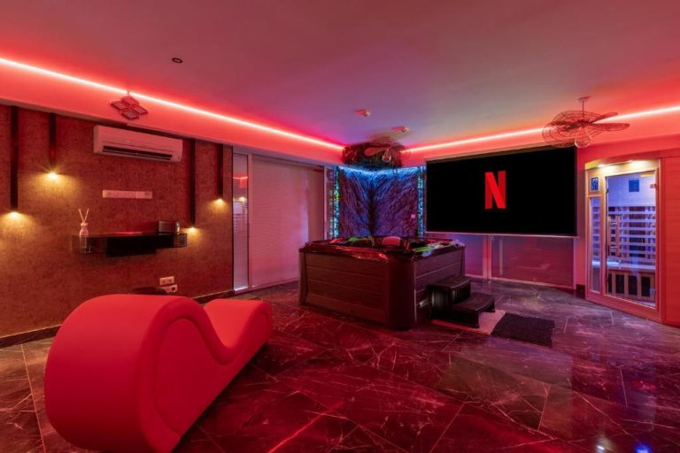 L&rsquo;Horizon – Suite romantique avec jacuzzi, sauna, piscine & vidéo projecteur